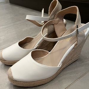 Catherine Malandrino Womens White/cream closed-toes Espadrilles wedges size 8